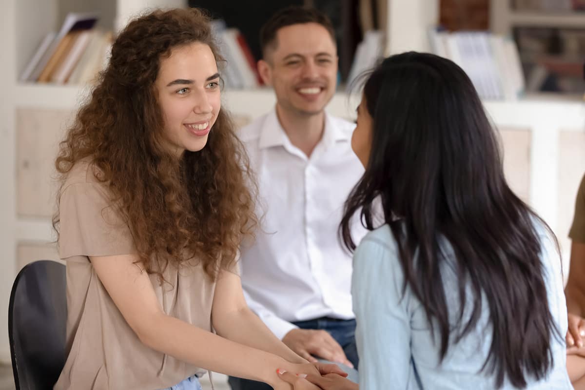 woman encouraging friend to try aa meetings