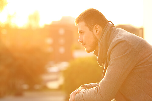 man unsure of how to have a sober Thanksgiving