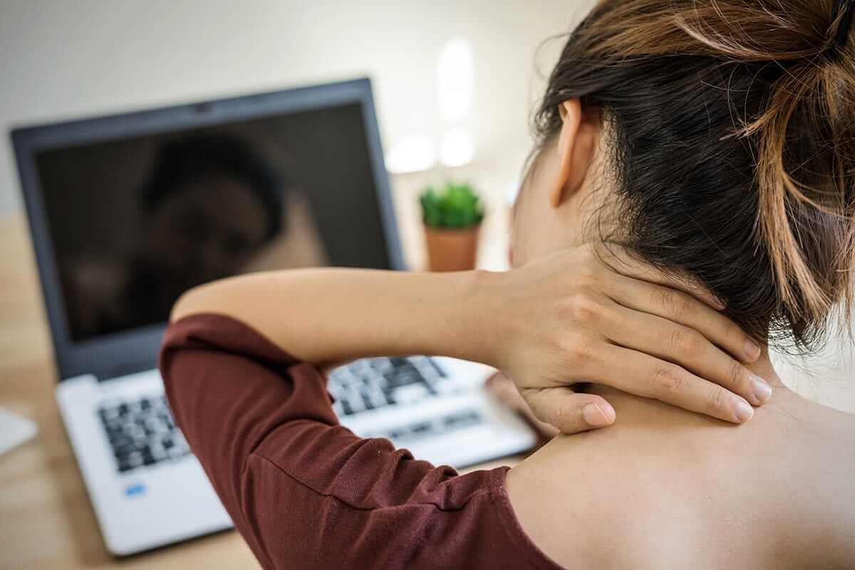 a woman researching what is chronic pain syndrome