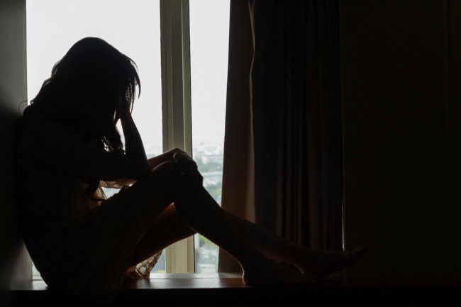 woman wonders the difference between fentanyl vs heroin