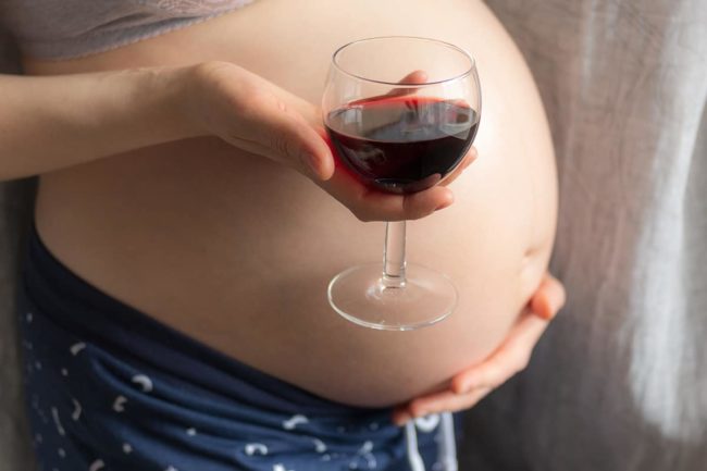 woman drinking wine while pregnant