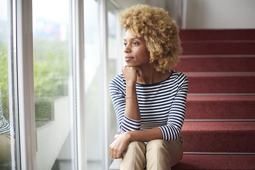 woman takes part in withdrawal management 