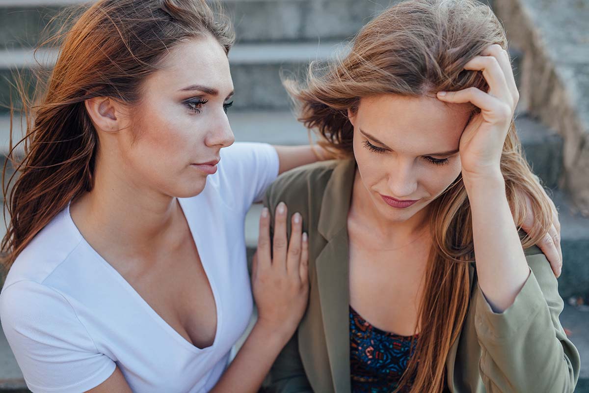 a woman recognizing signs of opiate abuse in her friend
