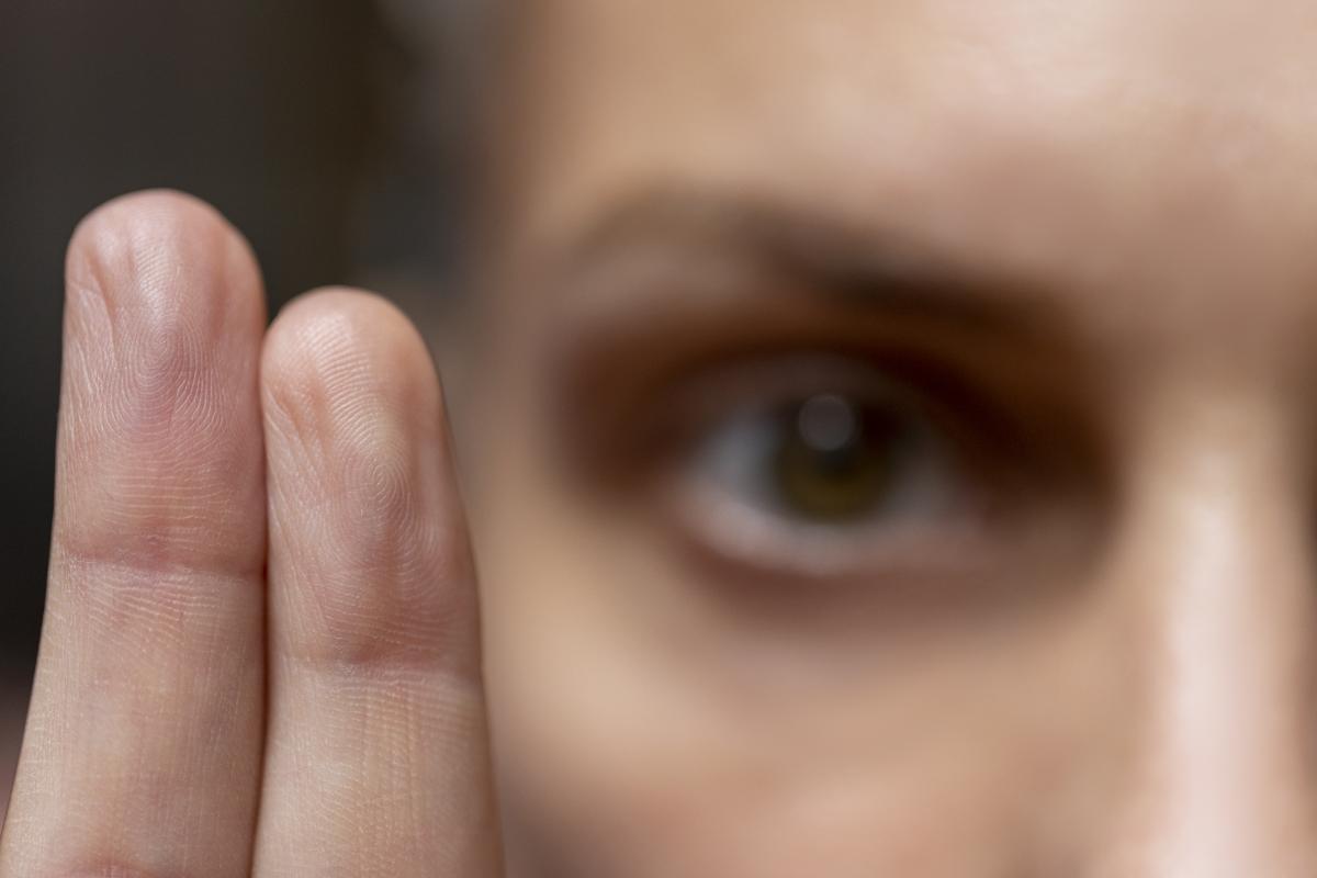 woman holding up two fingers what to expect after EMDR therapy