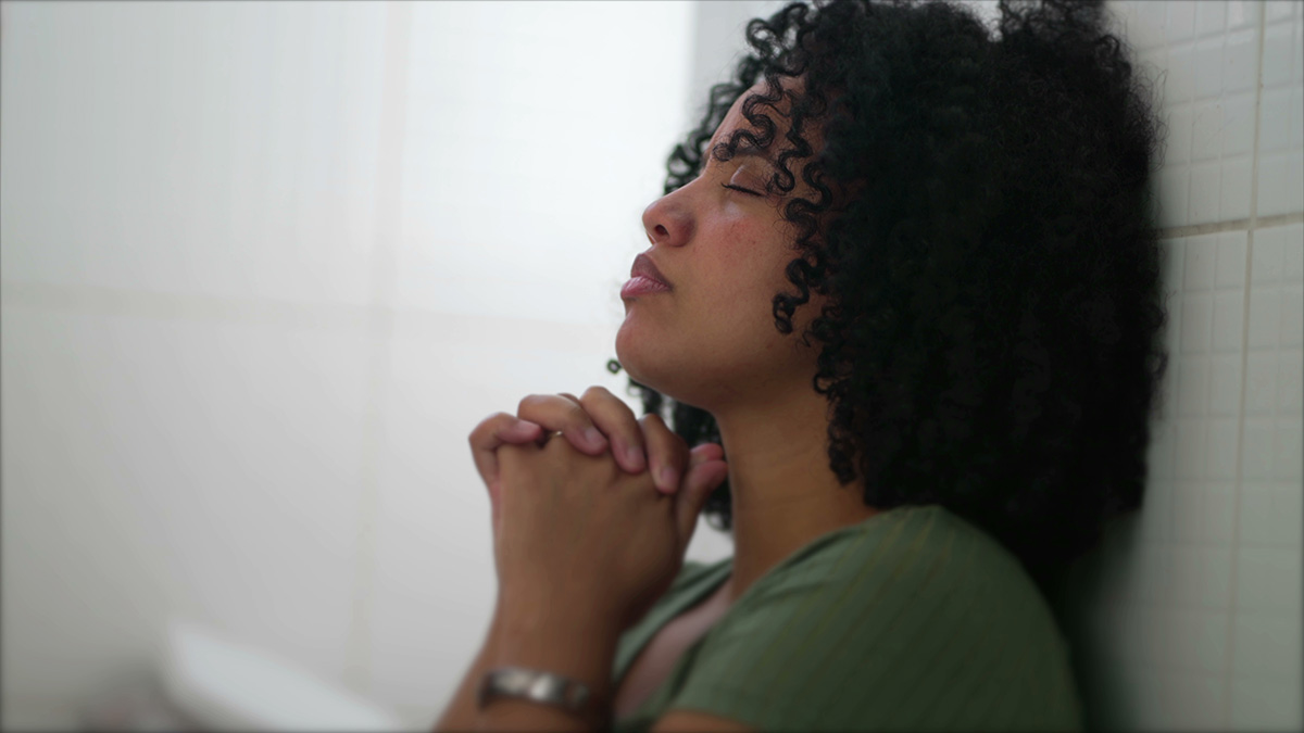 A woman worried about the signs of cocaine overdose