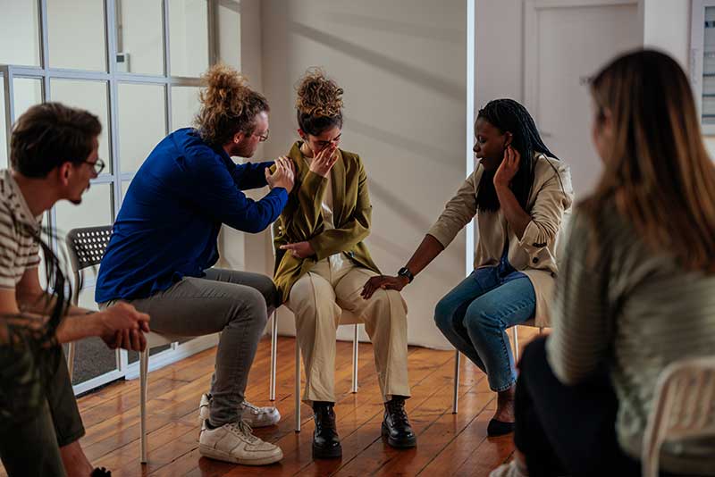 Group of people in a benzo addiction rehab program