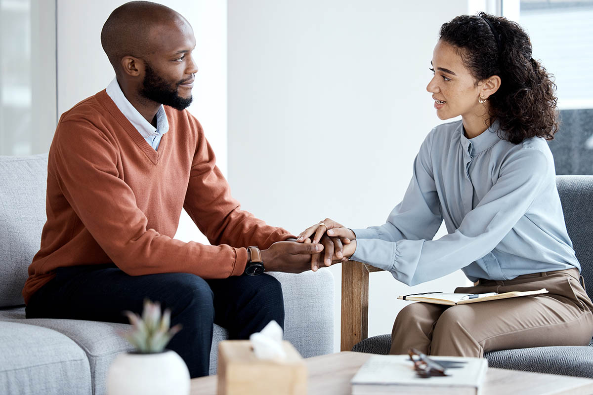 A patient and therapist talking about inpatient vs outpatient treatment